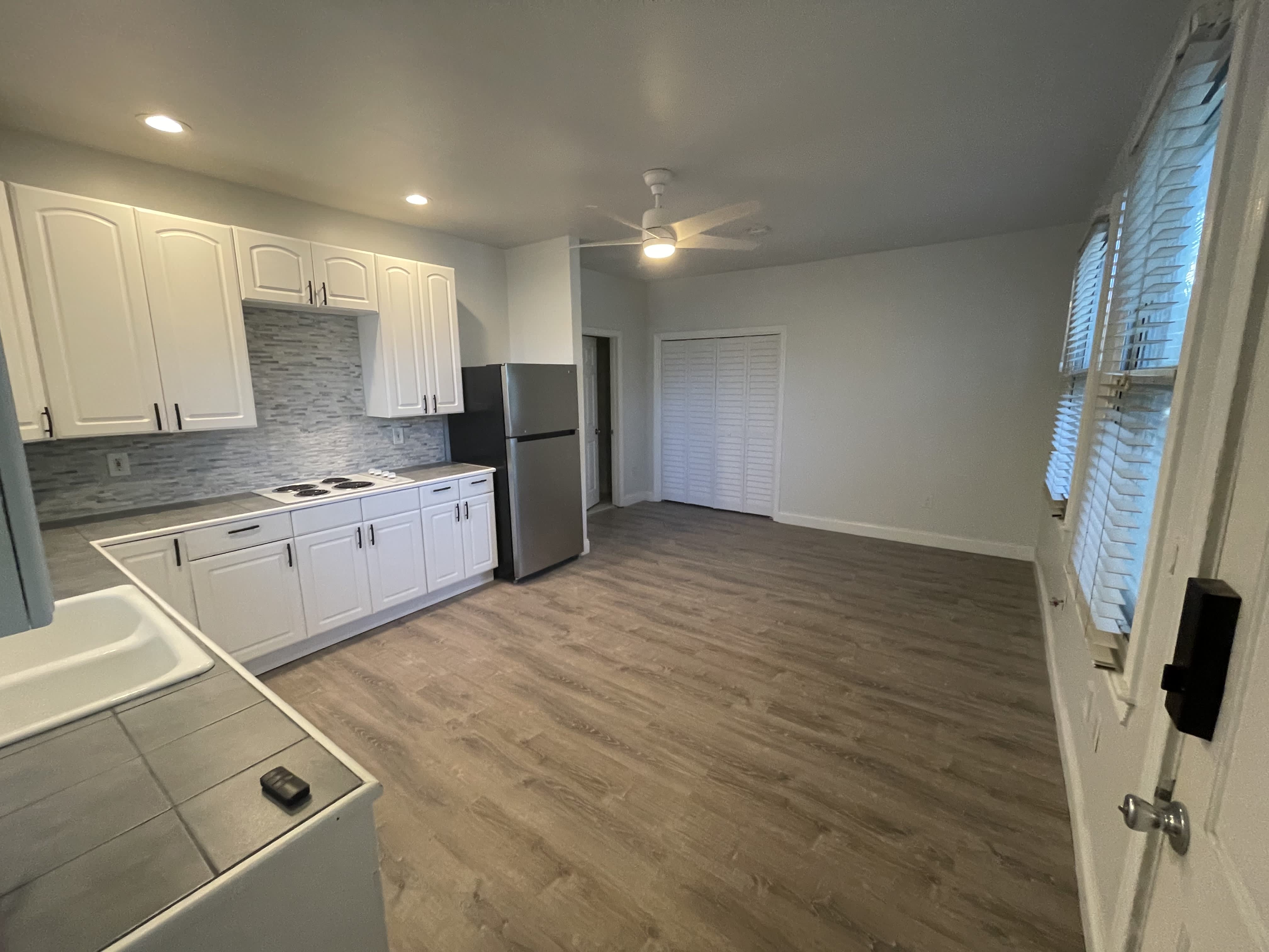 2402 Flagler Ave – photo 5