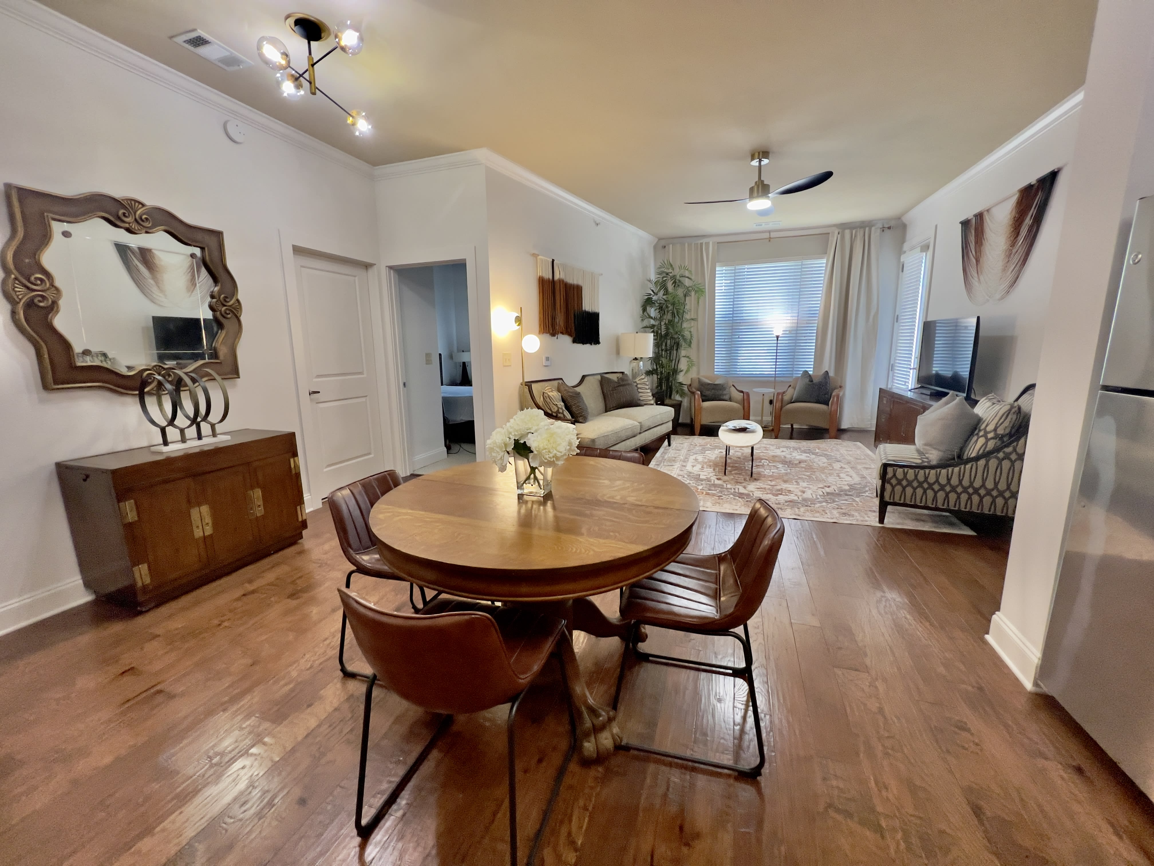 445 W Blount Ave – photo 5