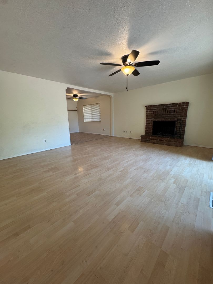 SIZEABLE 3 BED 2 BATH HOME IN THE STARLIGHT SUBDIVISION – photo 2