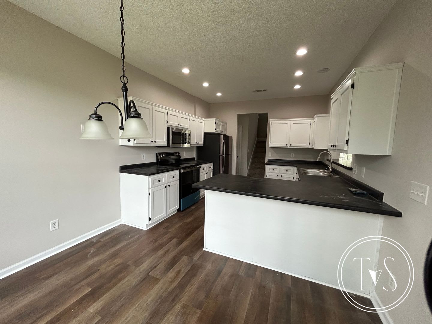 Spacious 3-Bedroom Home with Over 2,300 Sq. Ft. – photo 5