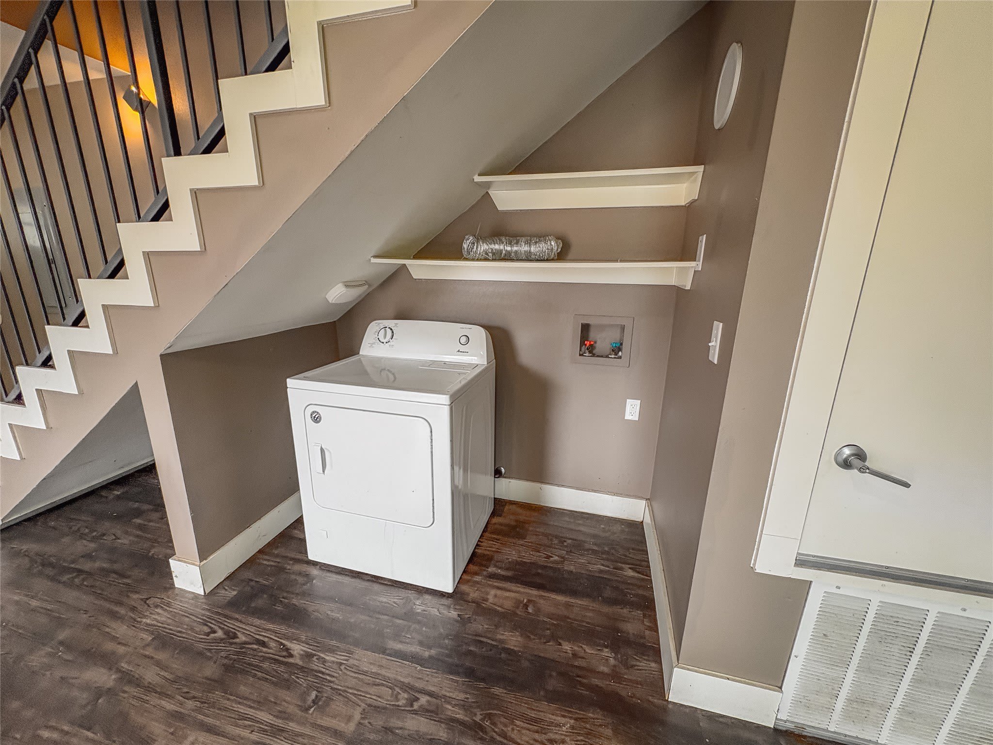 301 E Brockett Street – photo 3