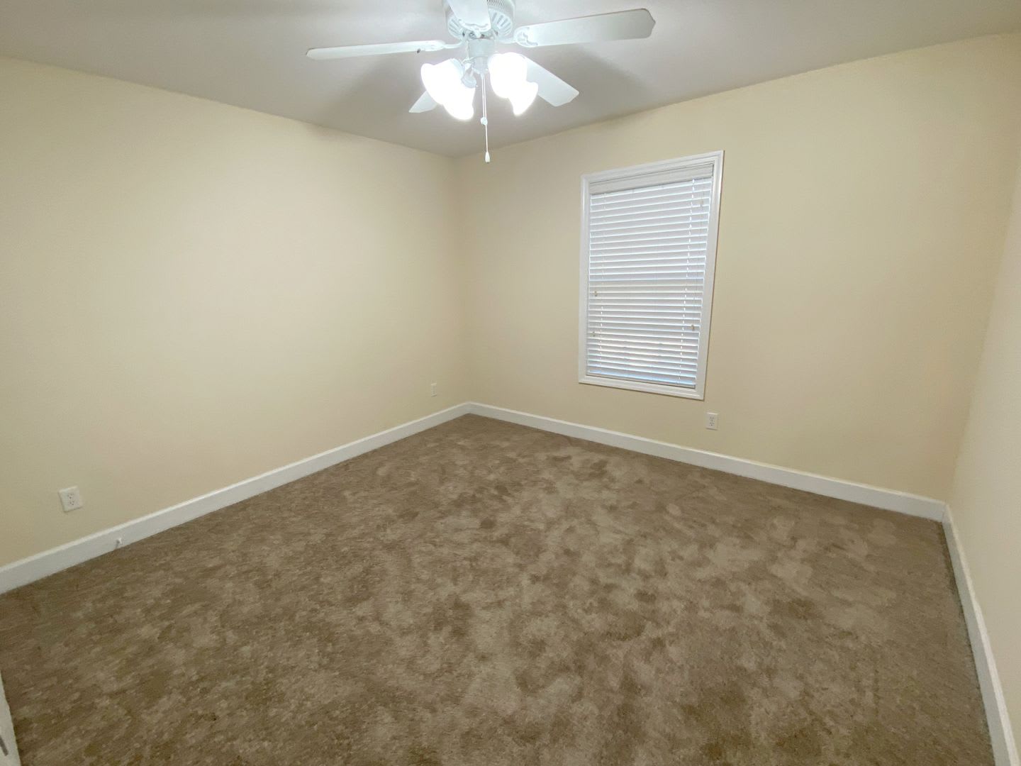 Modern 3BR/2.5BA Gem with 2-Car Garage and Pet-Friendly Yard in Valdosta! – photo 3