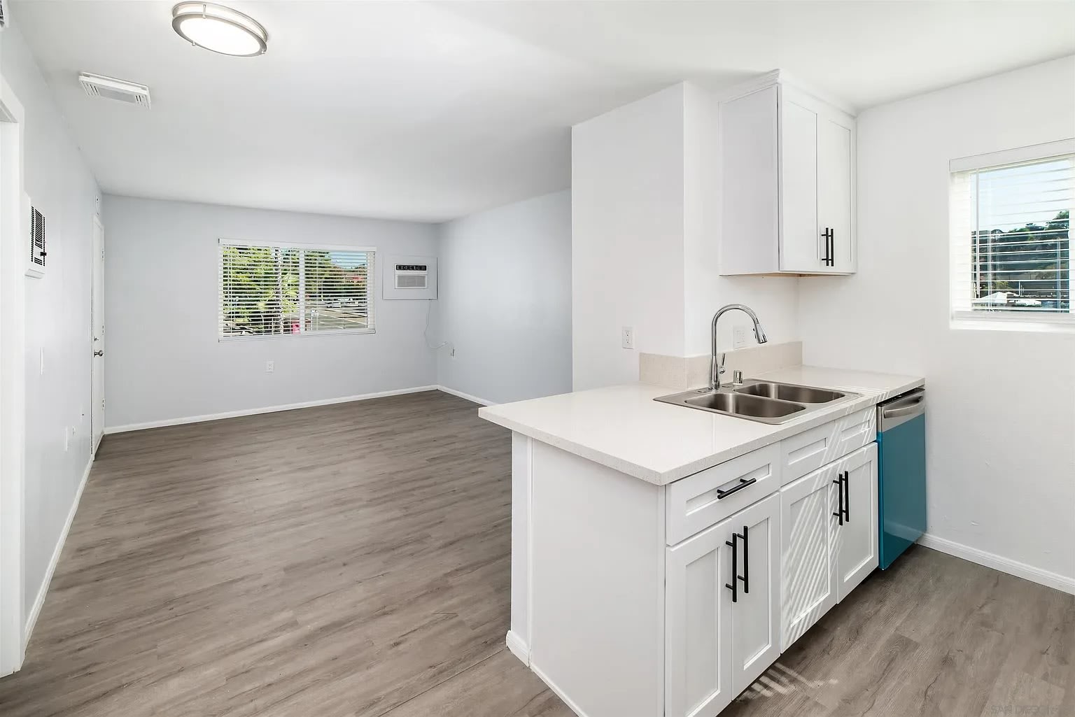 6738 University Ave – photo 2