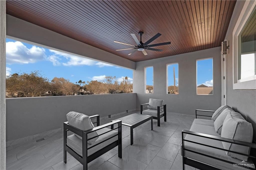 600 W Seminole Avenue – photo 2
