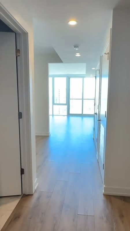 220 W Hill St – photo 3