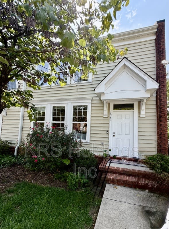 1023 Carrington Place – photo 1