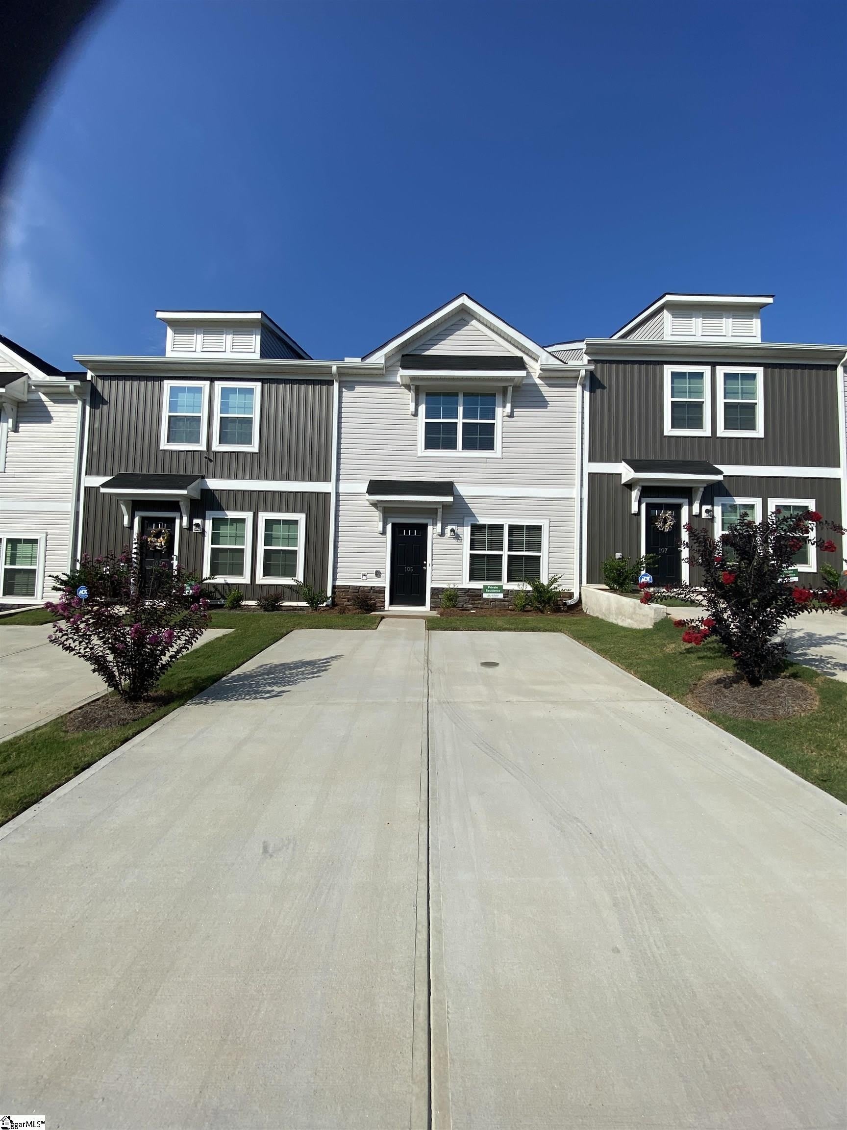 105 Lowland Drive – photo 2