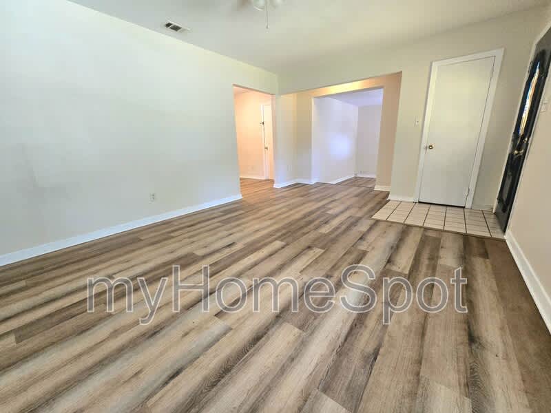 909 Springbrook Ave – photo 2