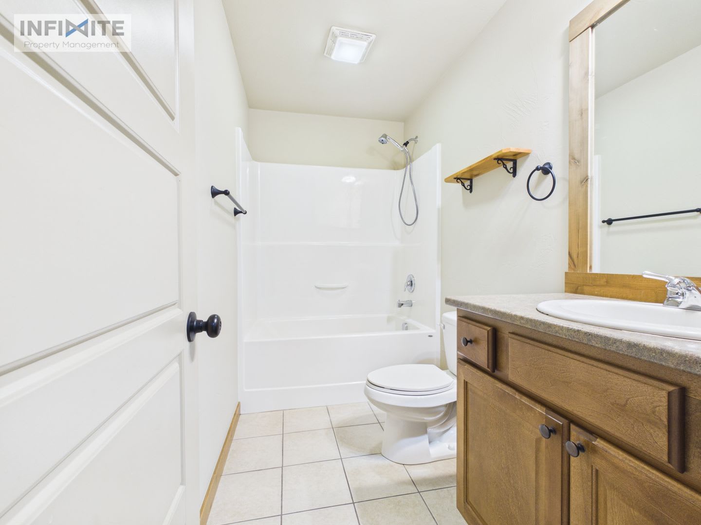 Beautiful 3 Bedroom Condo Near Four Corners – photo 3