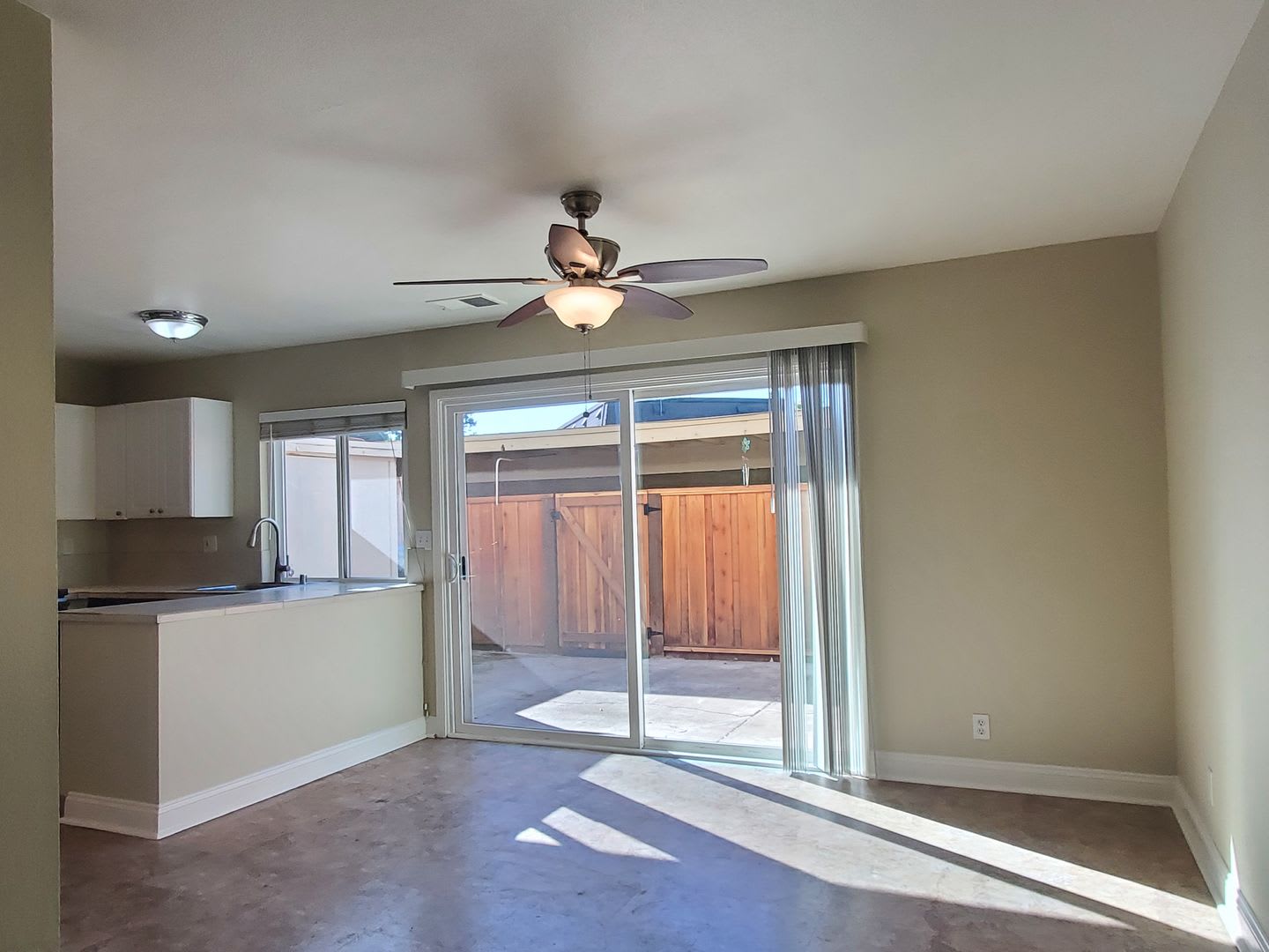 Spacious 2-Story Townhome, A/C, Remodeled Bathrooms, Fresh Paint, Patio, 2C Parking, Great Location! – photo 3