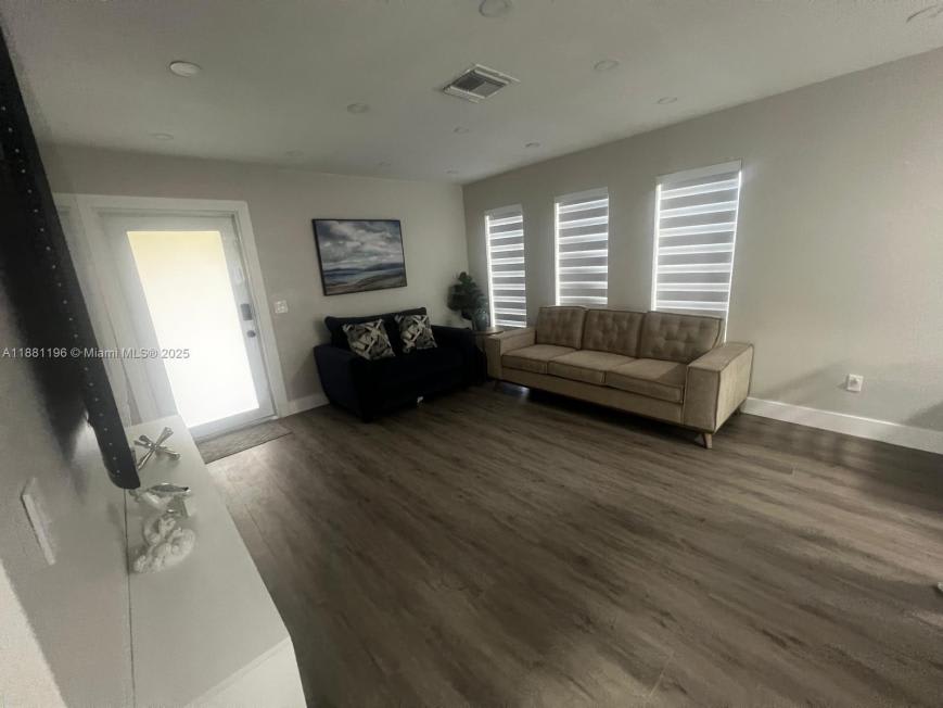201 Columbus Pkwy – photo 3
