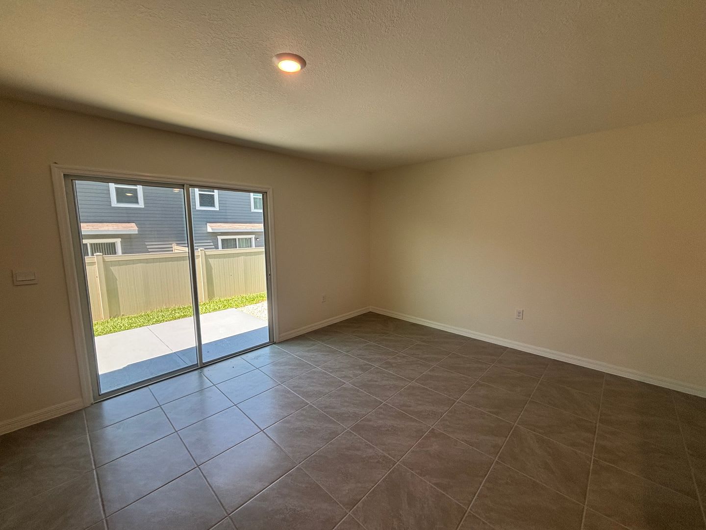 3/2 Townhouse, Great Location – photo 2