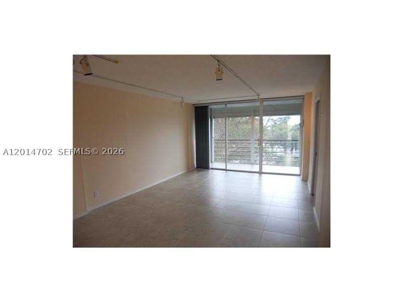 115 Royal Park Dr – photo 2