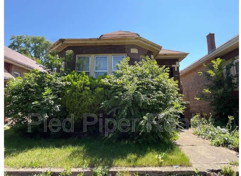 8615 South Ada Street – photo 1