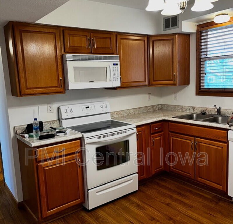 4922 Southwest 14Th Street – photo 2