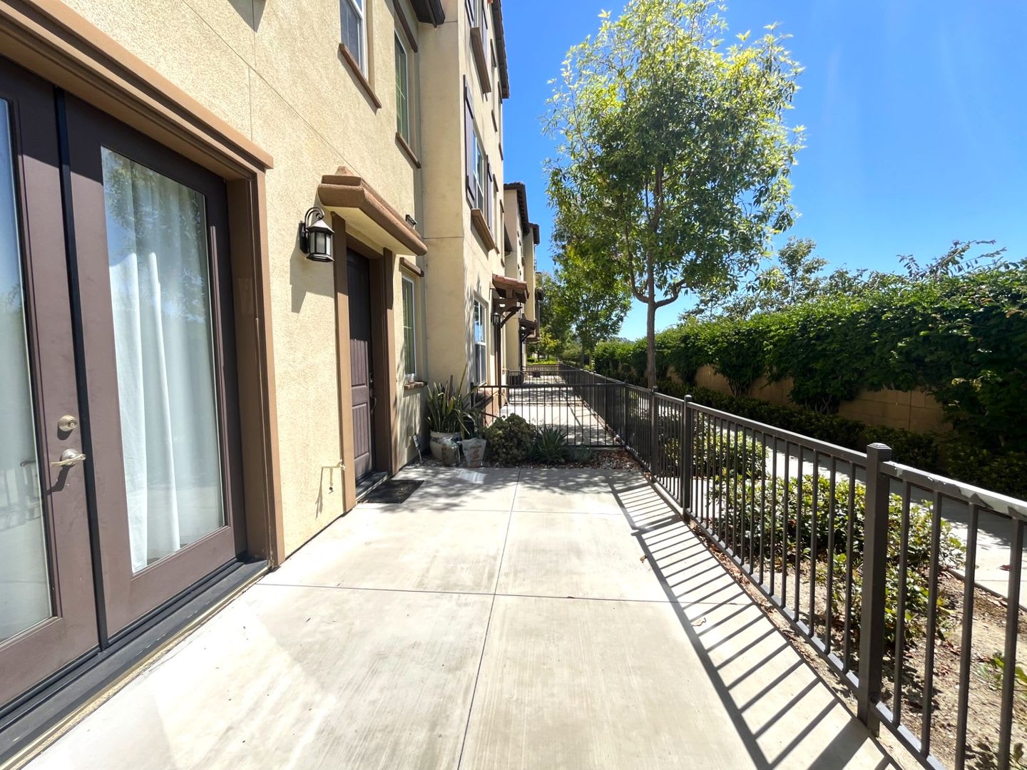 2 bed, 2.5 bath located in Corona, CA! – photo 3