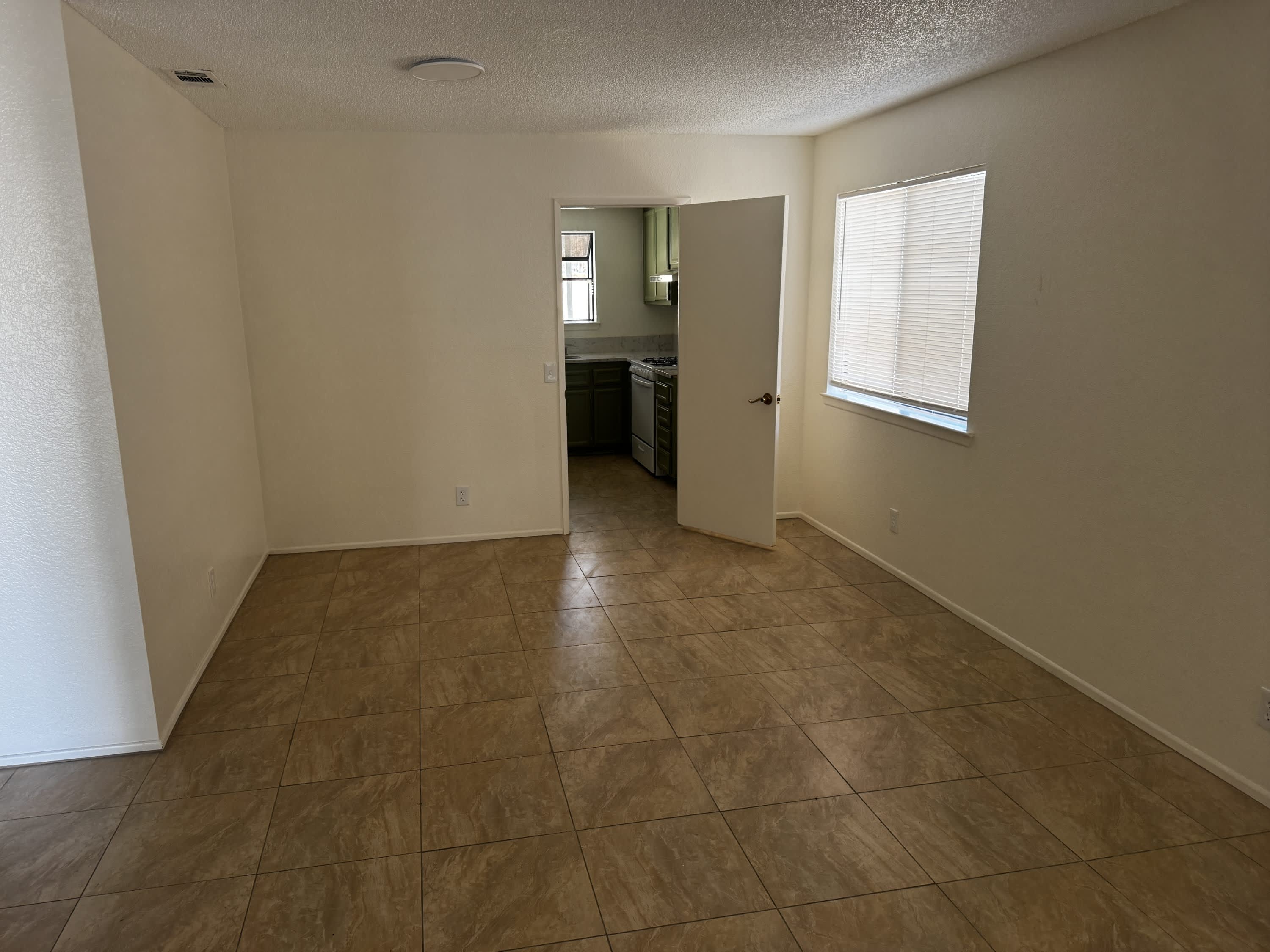 15086 Dakota Street – photo 4