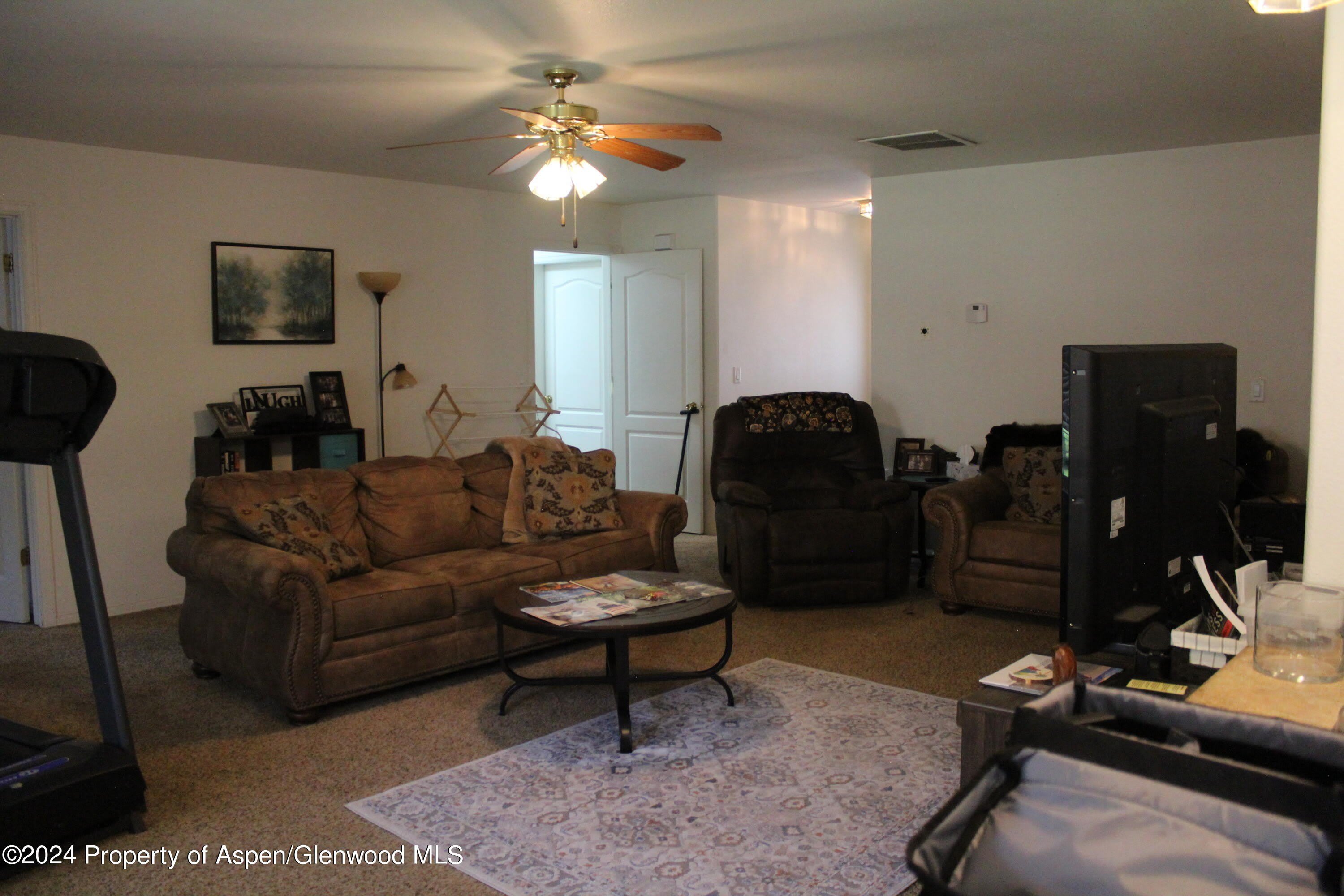 2474 Pioneer Way – photo 5