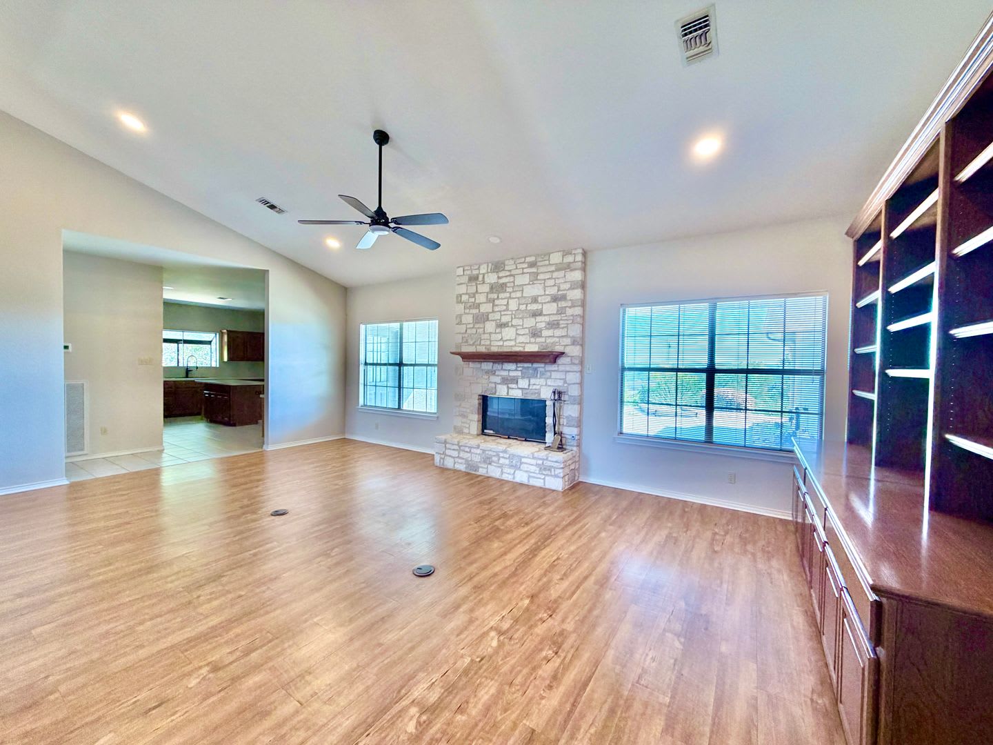 Beautiful 3/2 Home in WoodHill Estates – photo 2