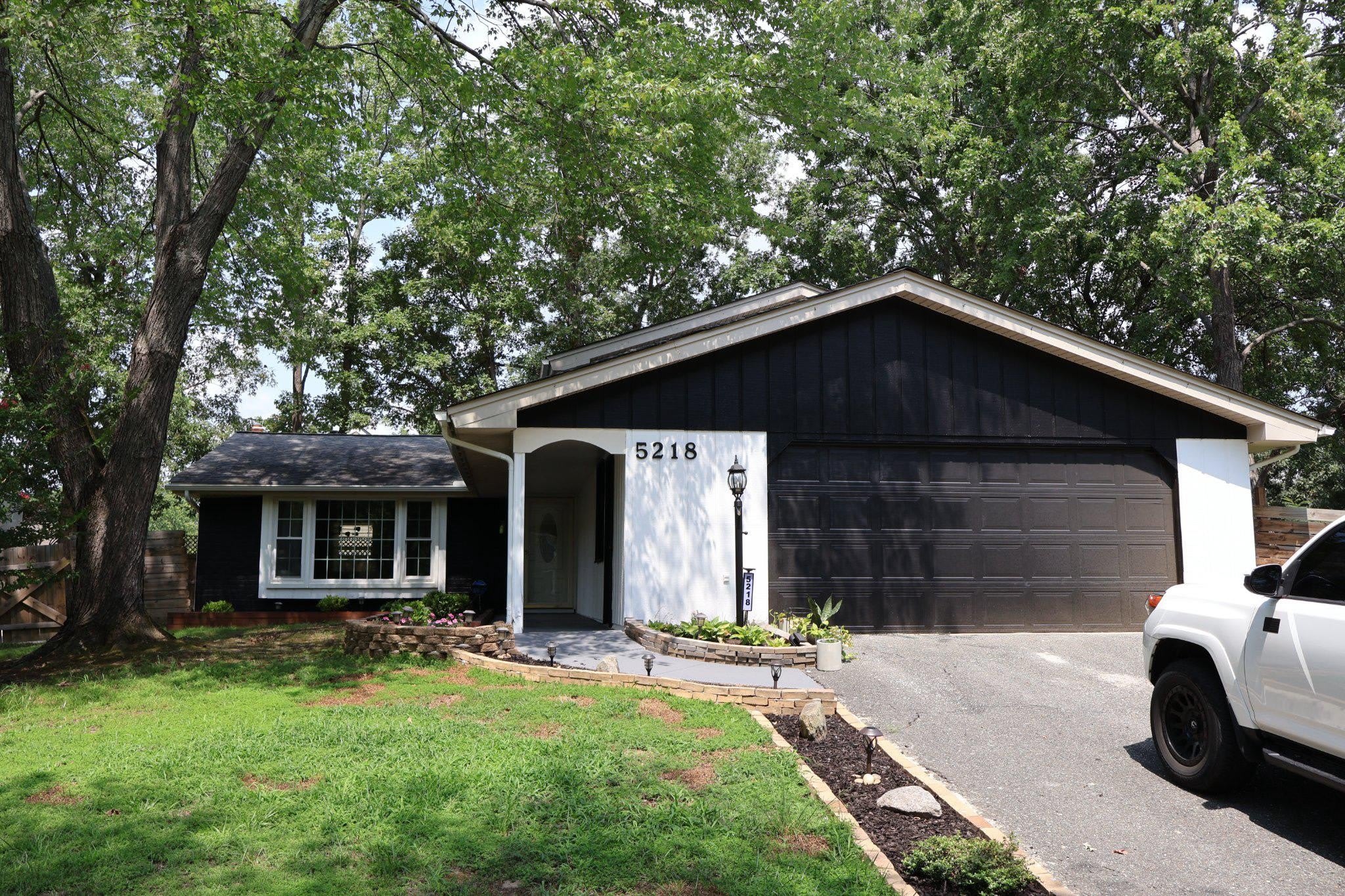 5218 CAROLINE Circle – photo 1