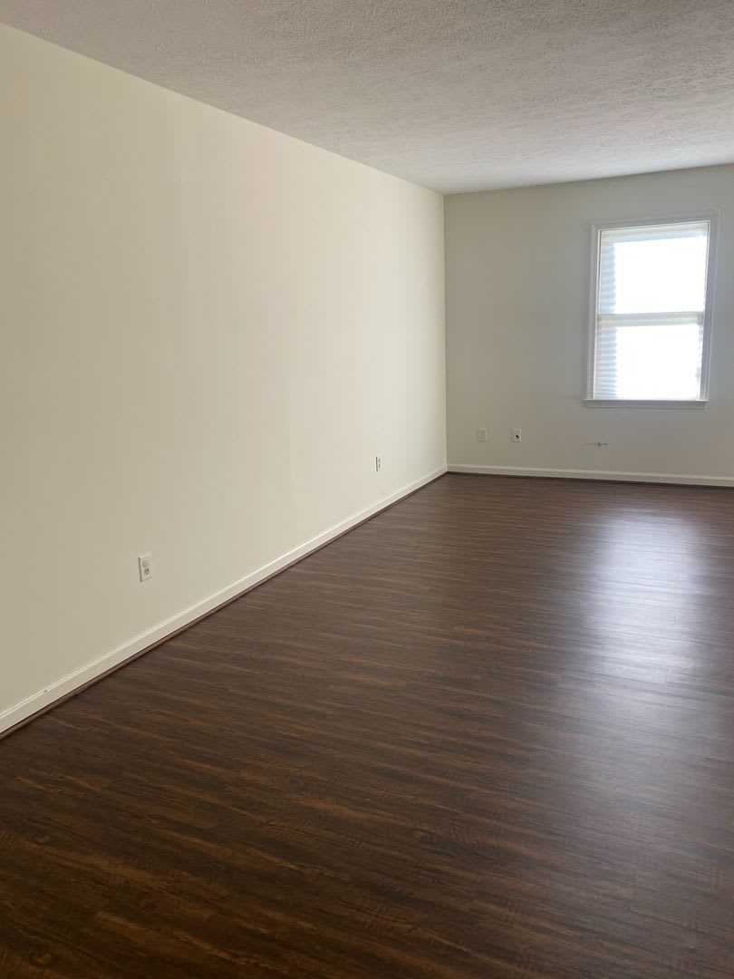3 Bed 2 5 Bath Townhouse 5 Minutes From Old Forest Rd – photo 2