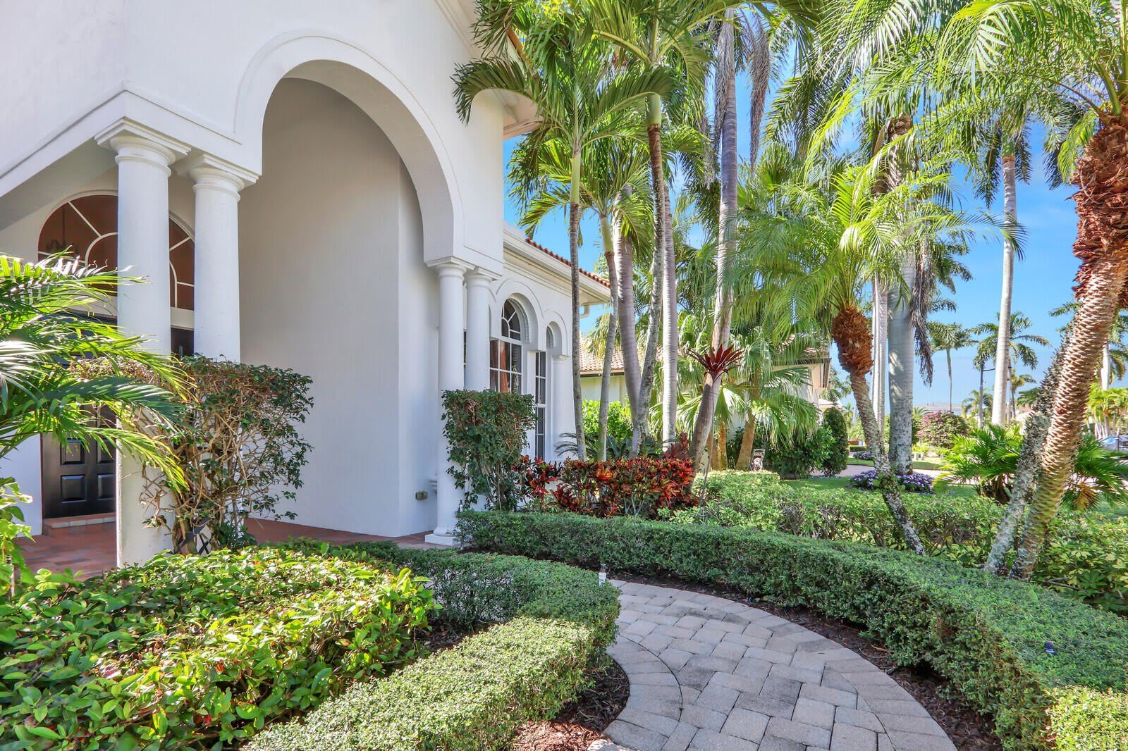 528 Les Jardin Drive – photo 3