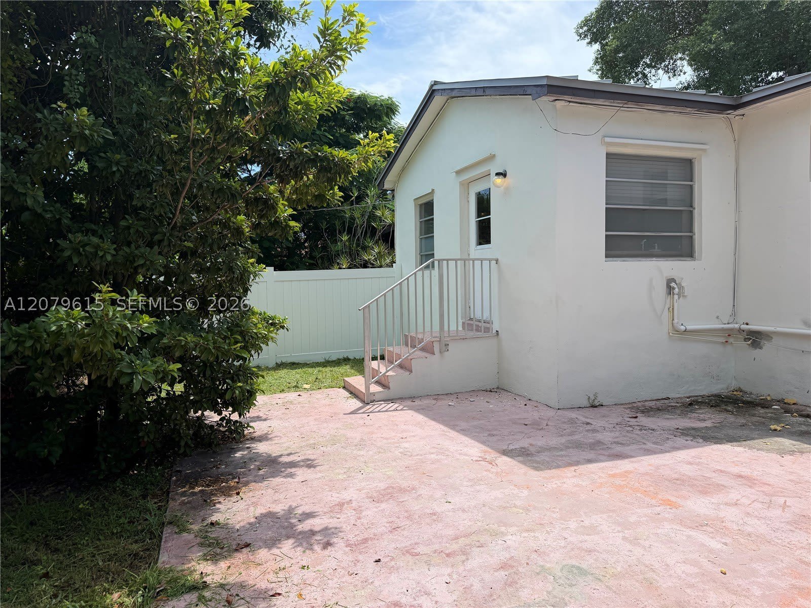 2725 SW 82 Avenue – photo 2