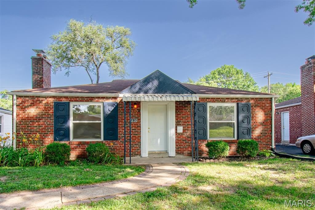 1036 GROBY Road – photo 1