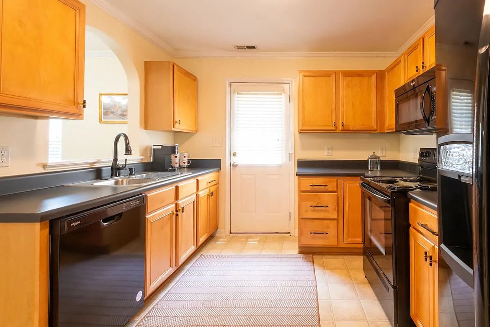 Room in 3 Bedroom Home at Raj St – photo 3