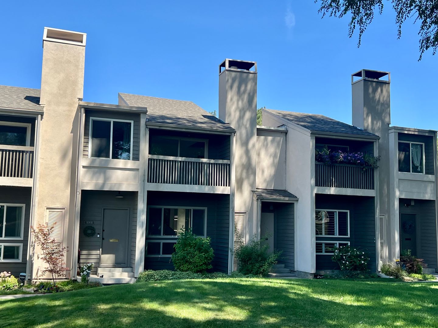 Rare Opportunity to Rent a Park Place Townhome in Holladay – photo 2