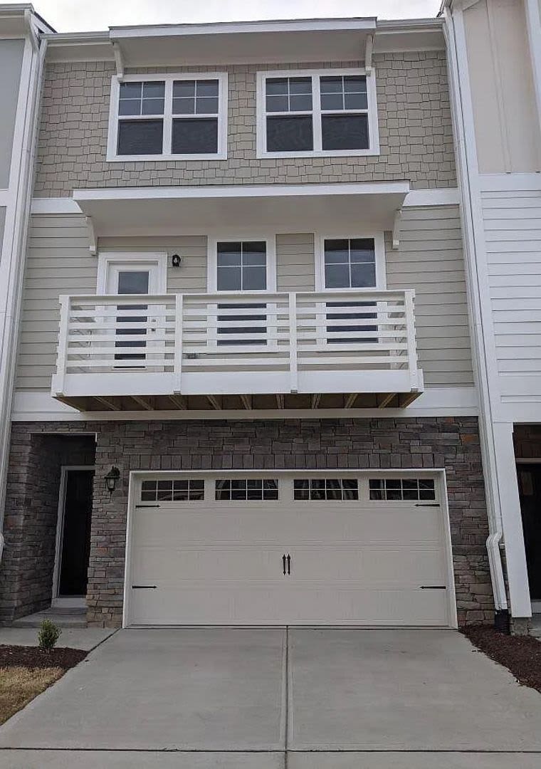 Room in 4 Bedroom Home at Diamond Dove Ln – photo 1