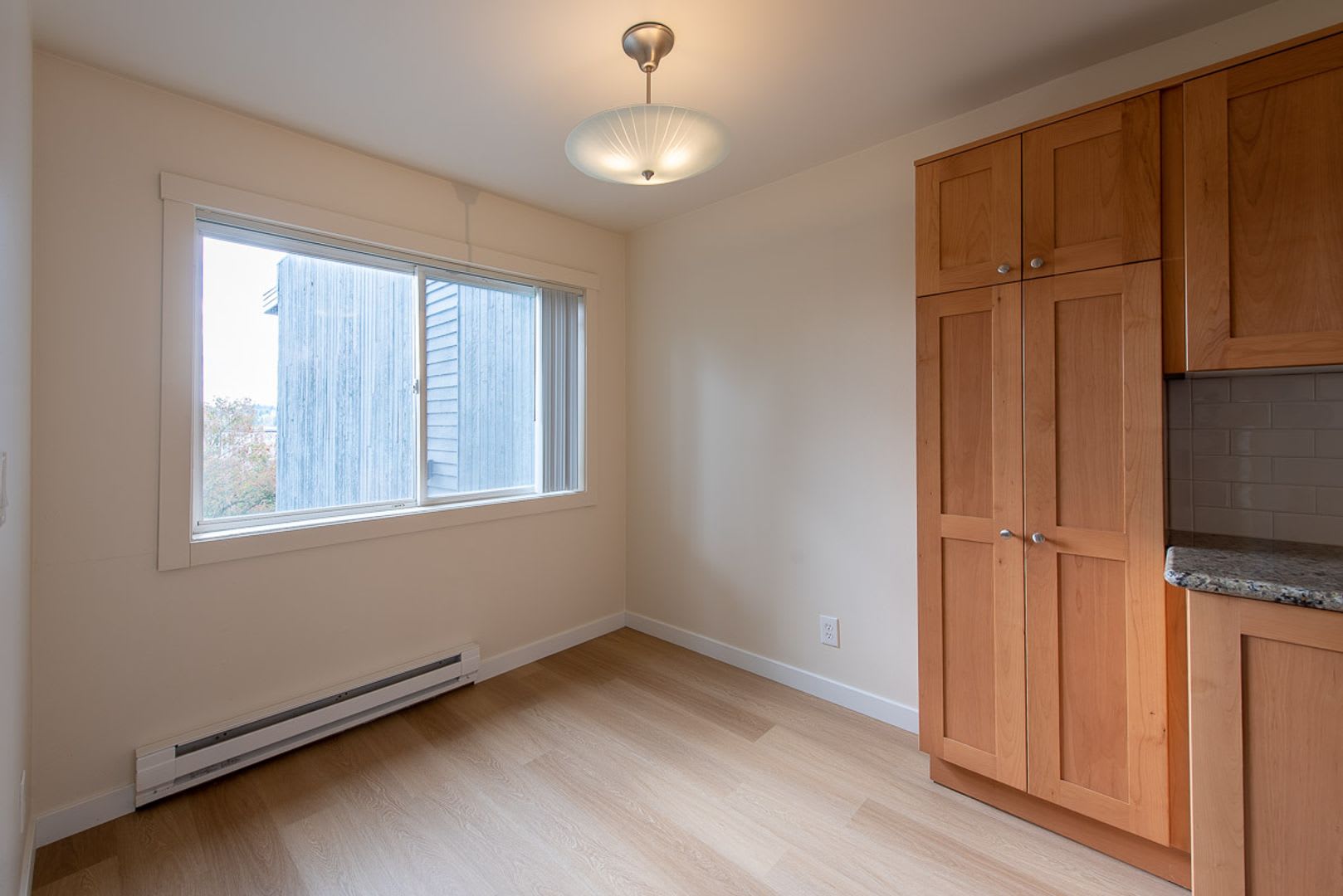 Updated 2bed/1bath in Prime Redmond Location! – photo 3