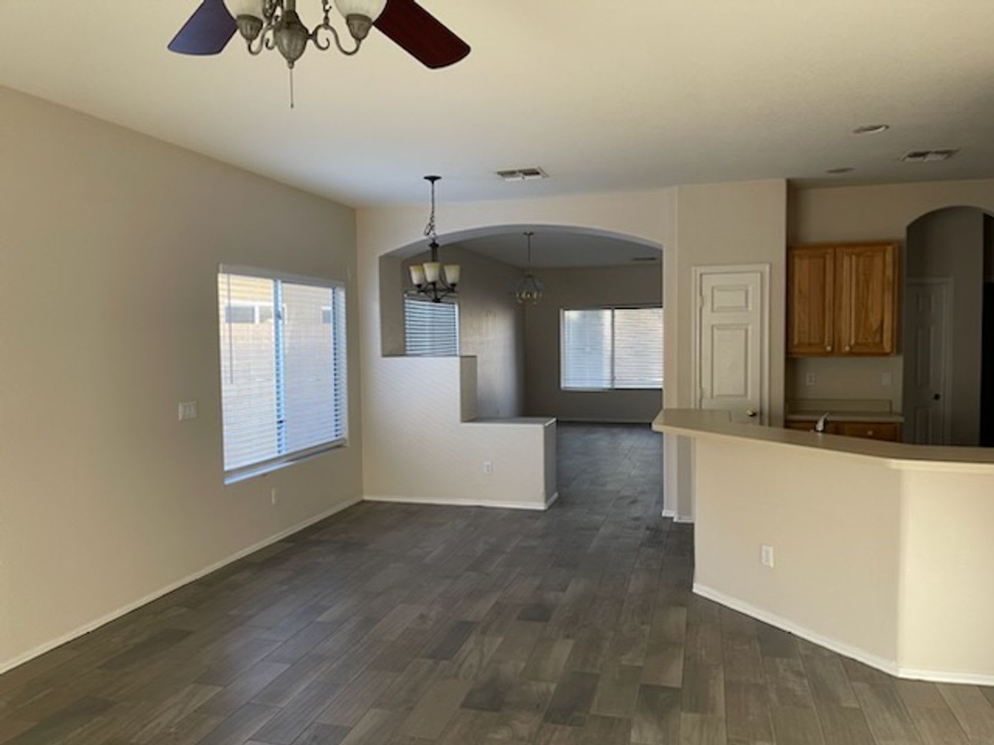 4 bedroom 2 bath in Goodyear – photo 2