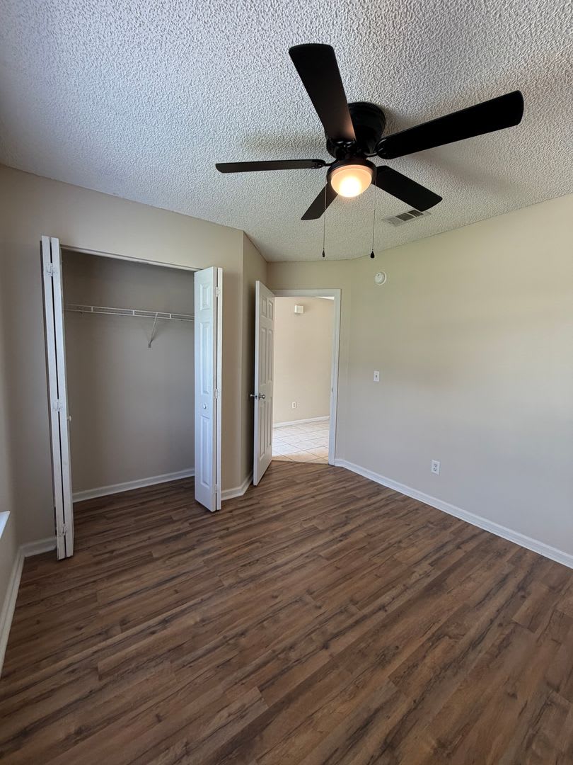 W. 101 Talbot Ct – photo 5