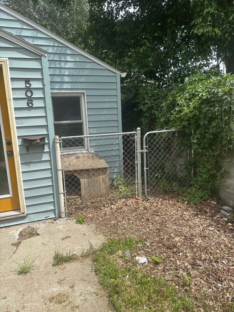 Perfect Home for You and Your Pup! Dog House Included + Fenced Yard – photo 3
