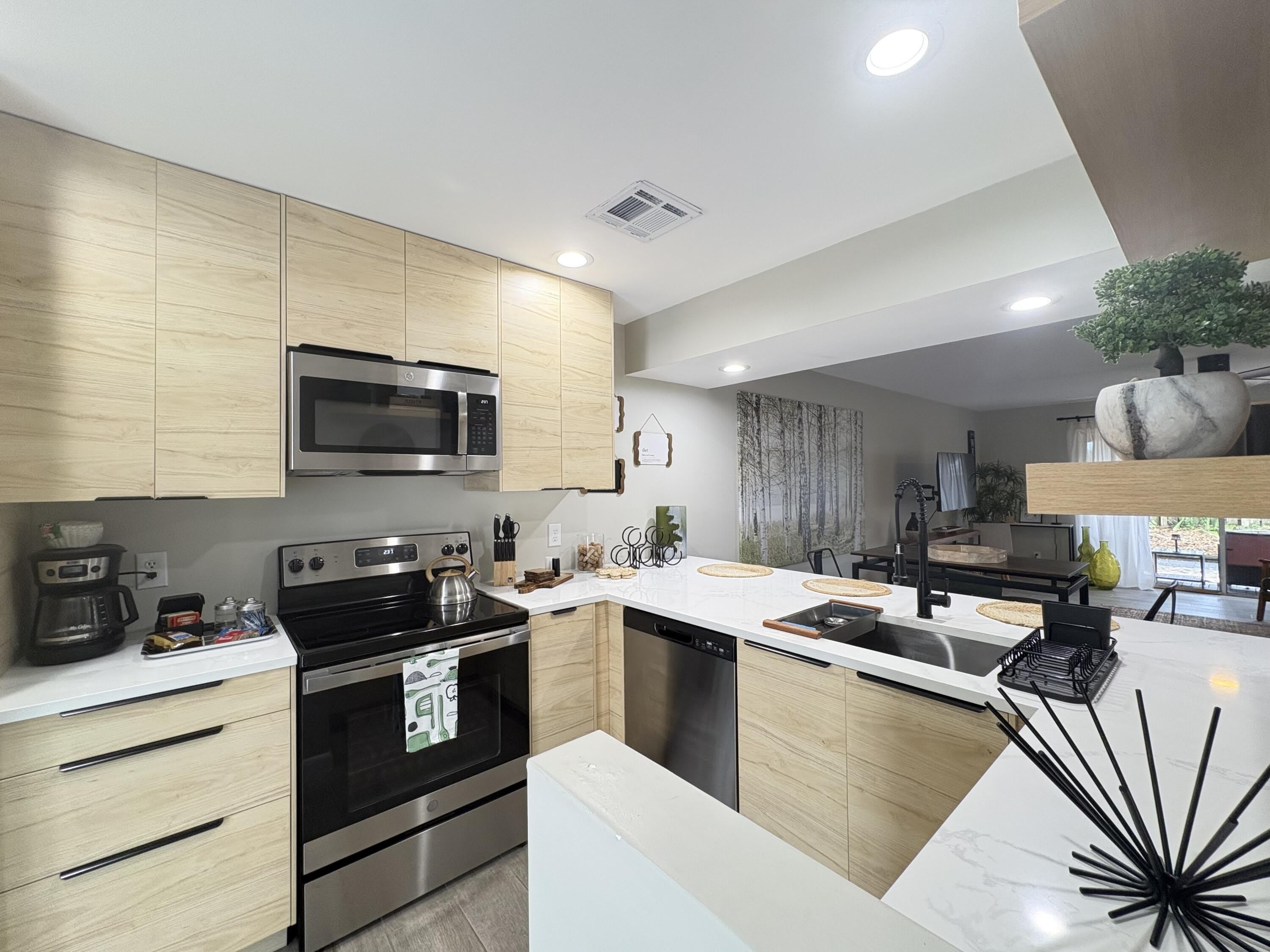 690 SE 23rd Avenue – photo 1
