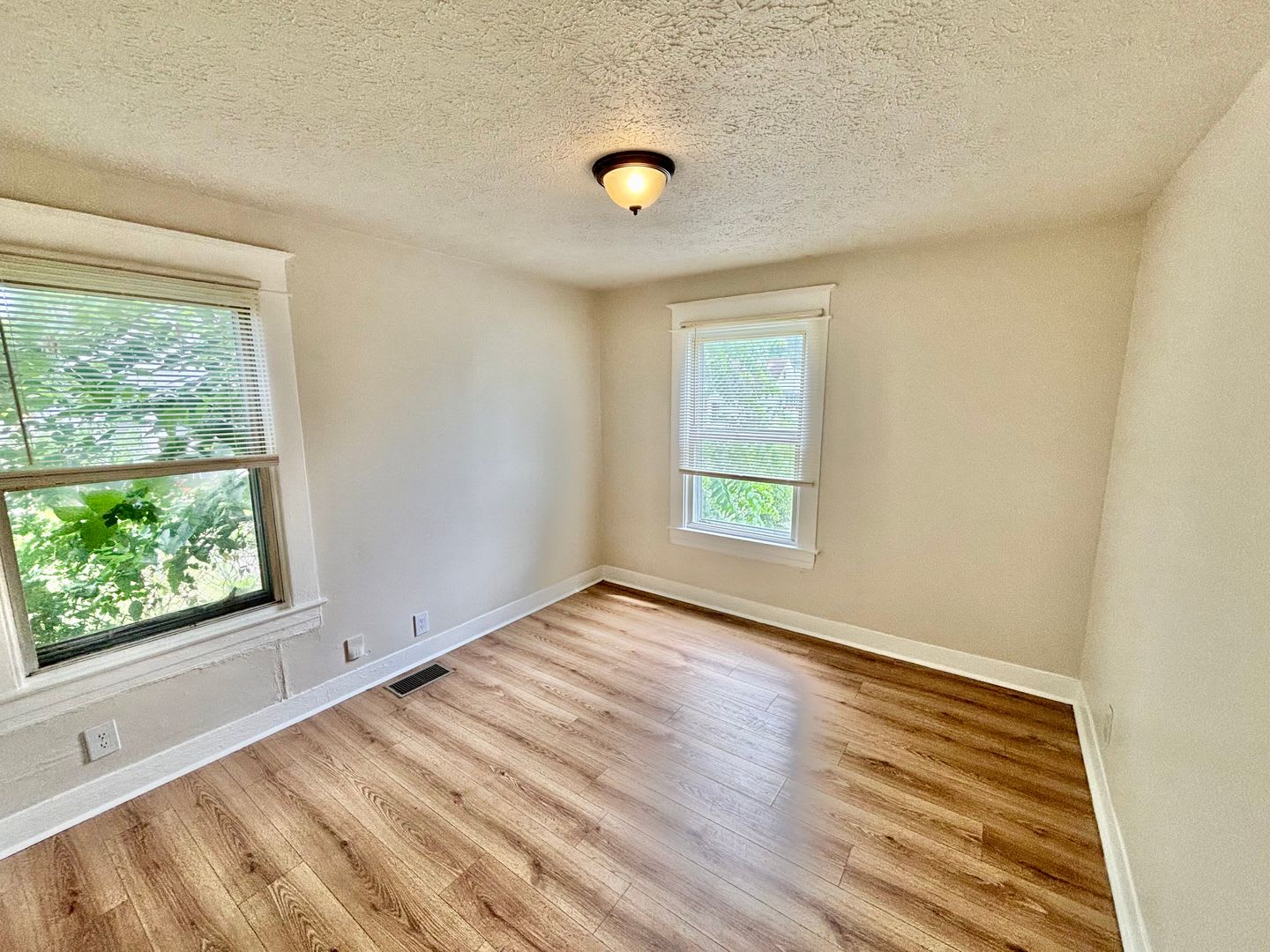 3911 Larkwood Avenue – photo 5