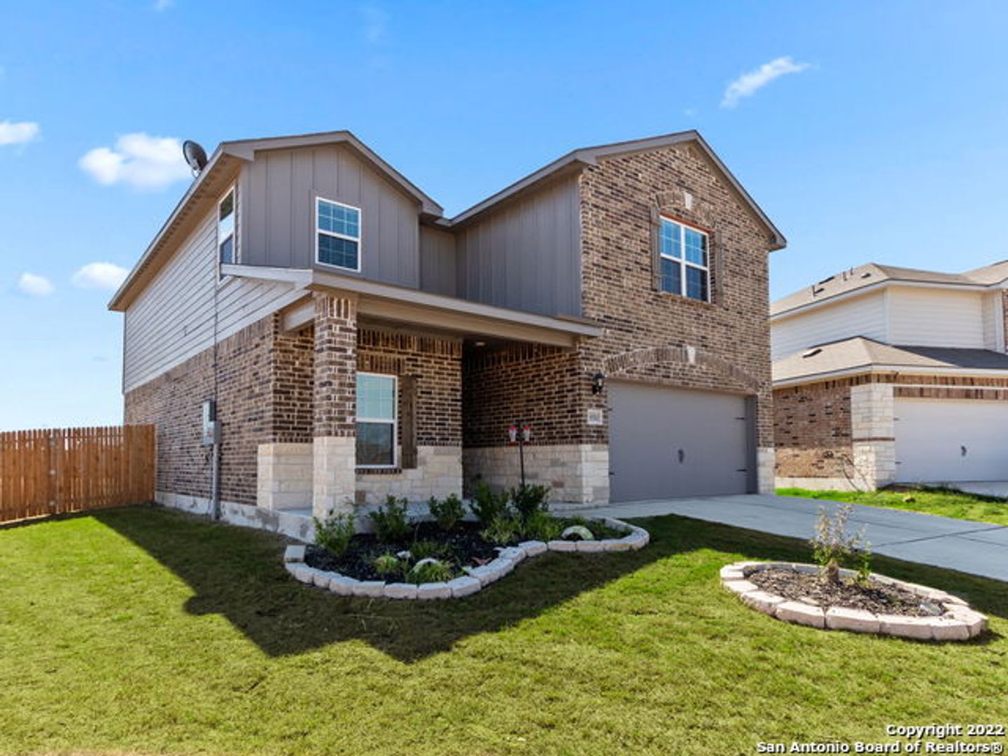 5-BEDROOM HOME IN LUCKEY RANCH – photo 2