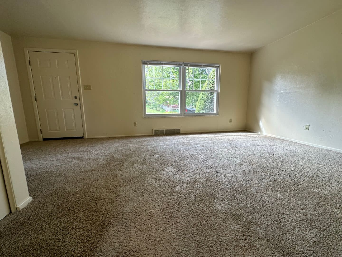 Stunning Two Bedroom Townhome in Plum – photo 3