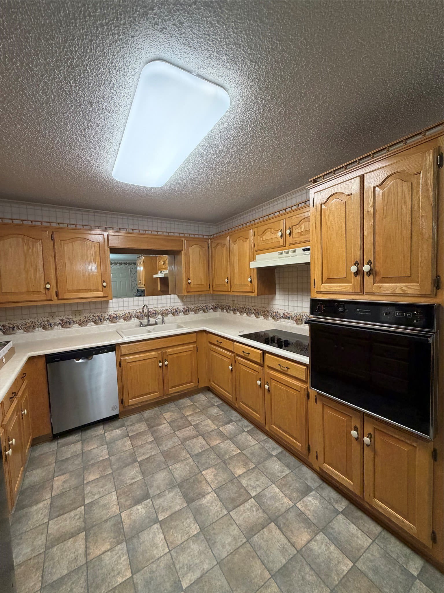 567 W College Street – photo 3