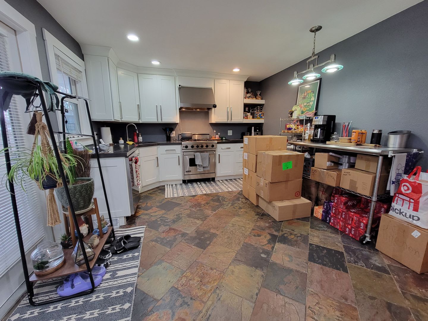 Charming 4 bedrom, 2 bathroom home with extensive high-end renovations – photo 5