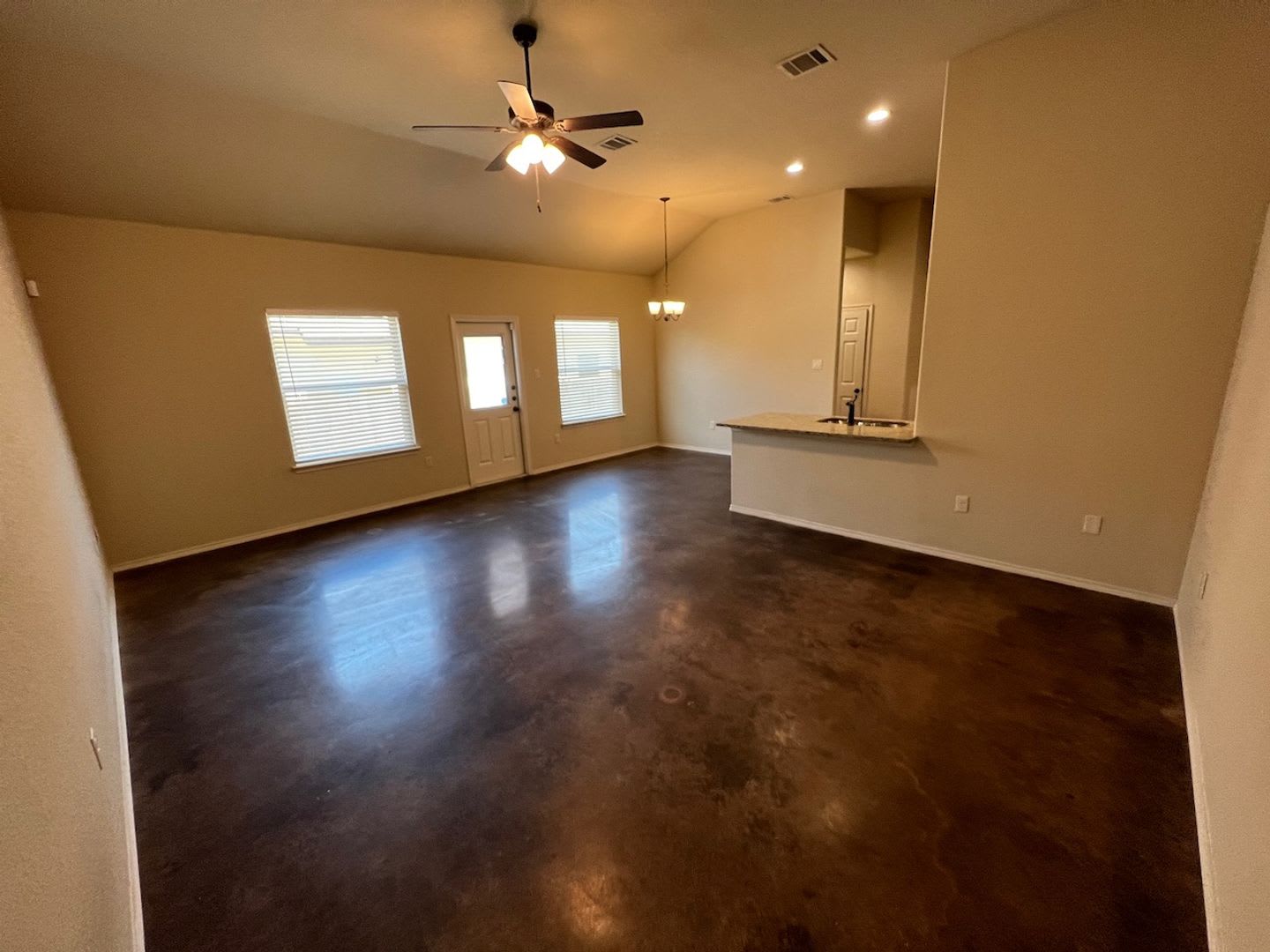 Beautiful Luxury Duplex in NBTX! – photo 4