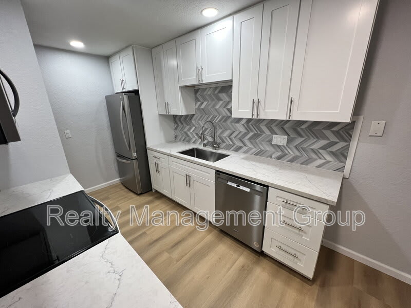 1013 Sunshine Ave – photo 2