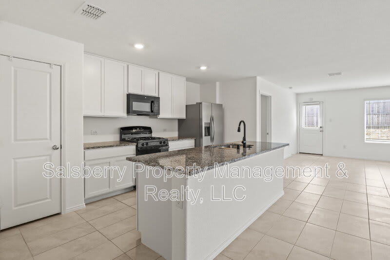 11807 Marcellus Way – photo 4