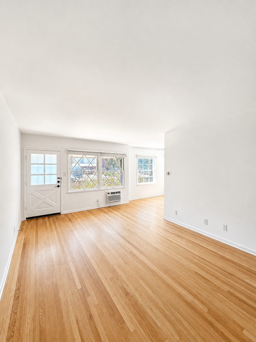 13519 Moorpark St – photo 4