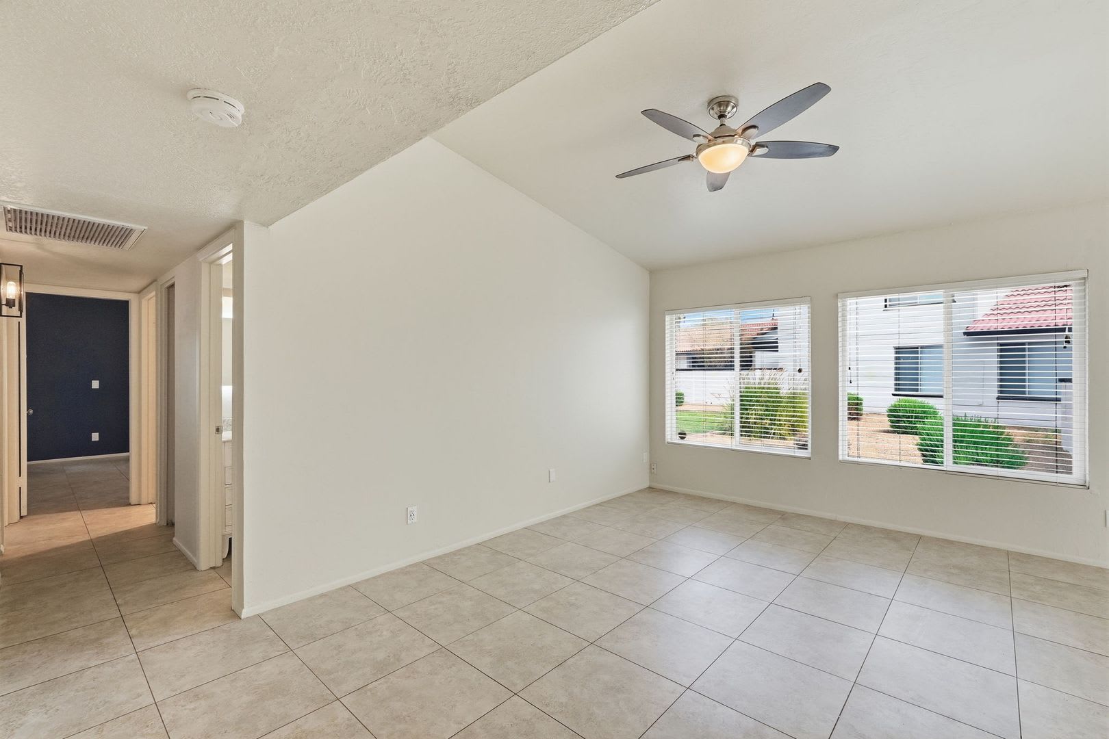 Beautiful townhome in North Phoenix central location – photo 4