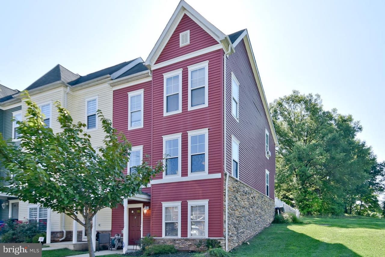 4861 F Street Southeast – photo 2