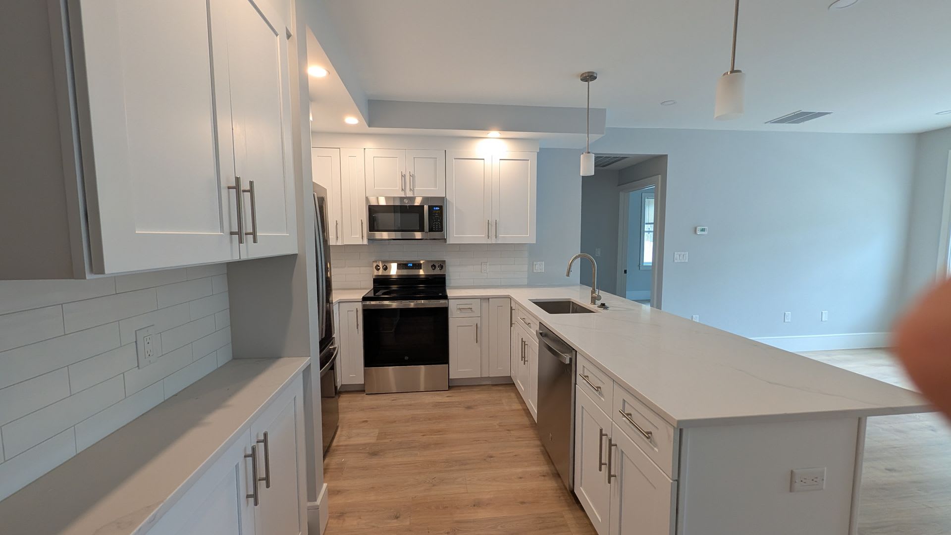 Going Quickly! Brand New Luxurious 4-beds – photo 2