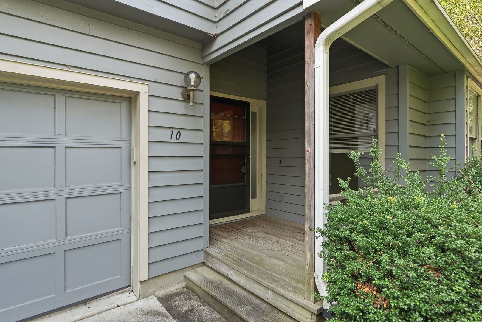 Move In Ready Three Bedroom Home – photo 3