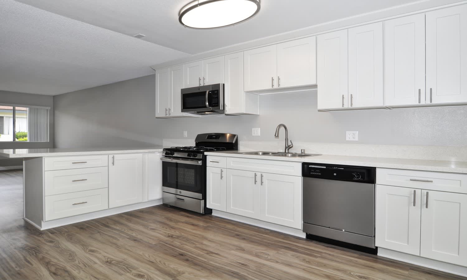 Orangewood Garden Apartments – photo 5